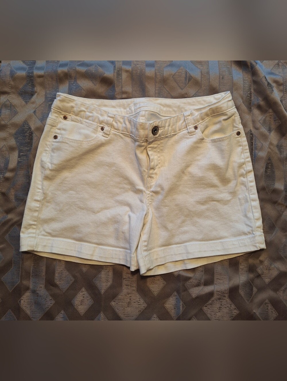Maurices White Denim Jean Shorts. Sz 11/12